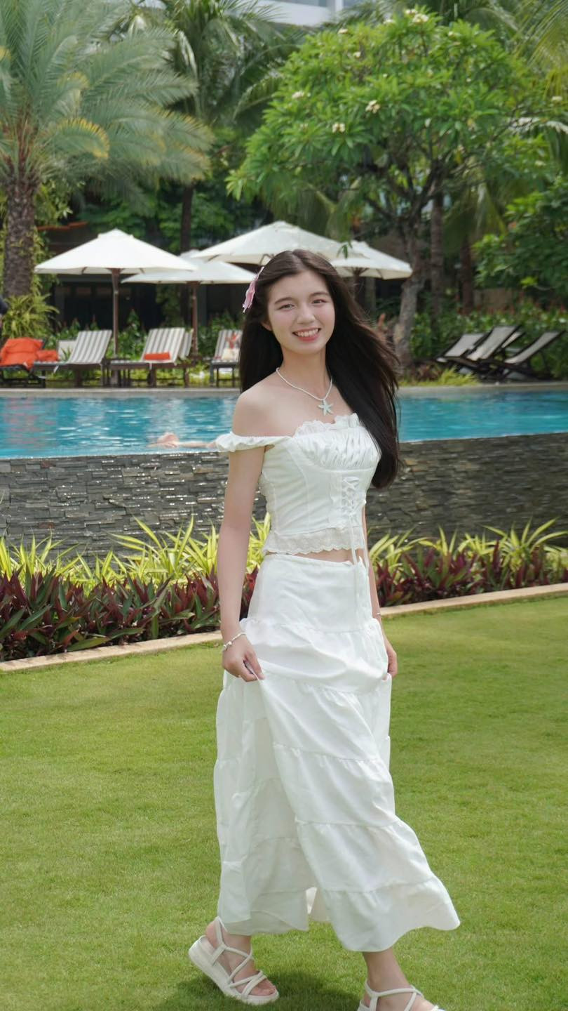 Trên mạng xã hội, nữ quân nhân tương lai thường chia sẻ những khoảnh khắc đời thường của một cô nàng genZ.