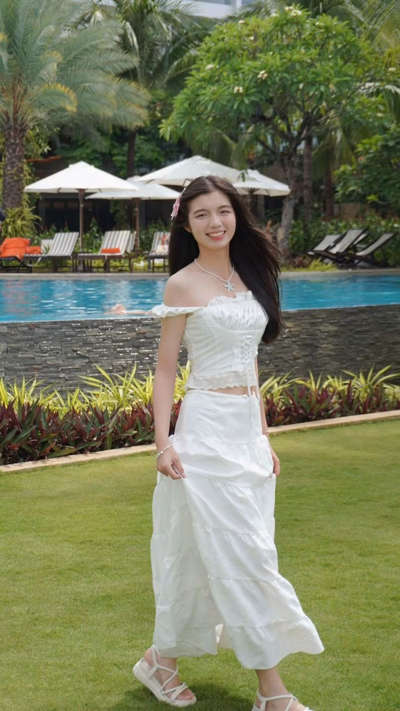 Trên mạng xã hội, nữ quân nhân tương lai thường chia sẻ những khoảnh khắc đời thường của một cô nàng genZ.