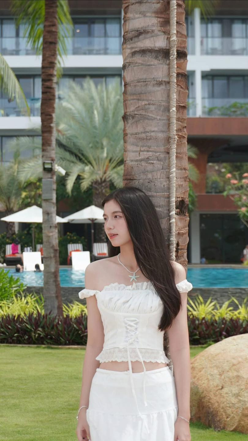 Sự đối lập dễ thương này khiến nhiều người thêm thiện cảm với nữ chiến sĩ.