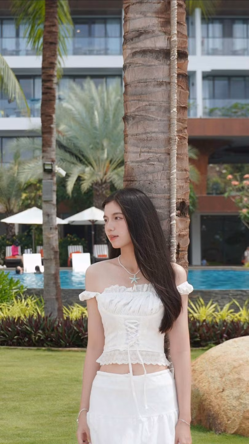 Sự đối lập dễ thương này khiến nhiều người thêm thiện cảm với nữ chiến sĩ.