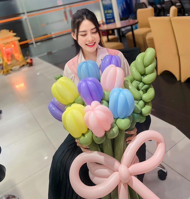 "Công việc mới cho mình nhiều trải nghiệm thú vị và mức lương đủ sống. Mình có thể tự lo cho bản thân, mua những món đồ mình yêu thích", Thư Thanh nói.