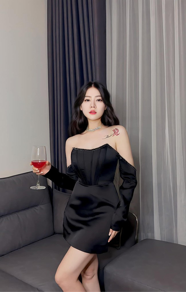 "Vừa rồi Phương Oanh làm đám cưới, mọi người cũng thường trêu mình là "vợ cá mập". Mình quen rồi nên chỉ thấy đó là câu chuyện vui vẻ của hội bạn thân chứ không để tâm quá nhiều", Thư Thanh nói.