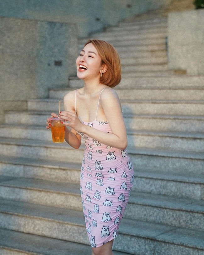 Tuy nhiên, Trâm Anh cũng lên tiếng nếu đến những nơi có quy định cụ thể về trang phục thì phải tuân theo.