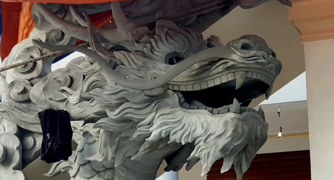 Trước hình ảnh tượng rồng oai hùng, hiên ngang, nhiều người không khỏi dành lời cảm thán trước tài hoa của nghệ nhân Tâm cũng như sự đầu tư của tỉnh Quảng Trị.