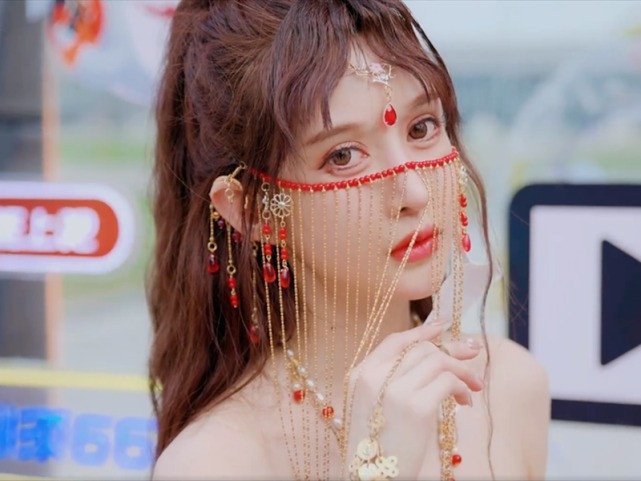 Tưởng thẳng thắn thành thật là tốt nhưng hành động của nữ cosẻ khiến người hâm mộ không hài lòng.