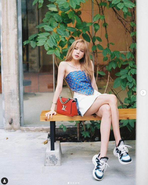 Không những vậy, nhan sắc của Thiều Bảo Trâm còn thăng hạng khá nhiều so với ngày mới bước chân vào showbiz nhờ học hỏi cách trang điểm, làm tóc giống với BLACKPINK.