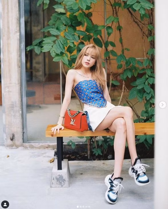 Không những vậy, nhan sắc của Thiều Bảo Trâm còn thăng hạng khá nhiều so với ngày mới bước chân vào showbiz nhờ học hỏi cách trang điểm, làm tóc giống với BLACKPINK.