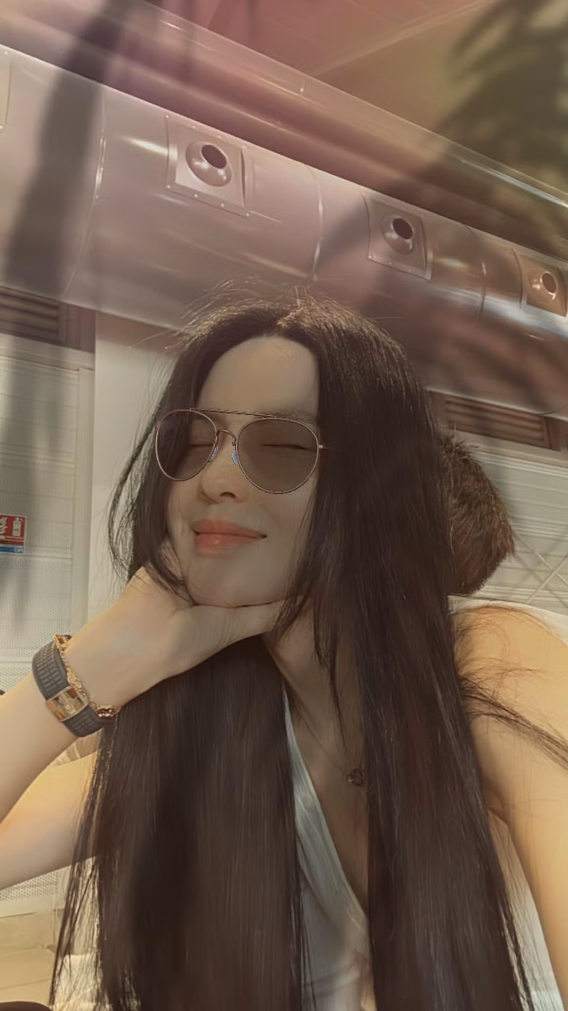 Mới đây, hot girl Hà thành một lần nữa khoe được bạn trai dẫn đi ăn, hóa đơn ăn uống lên tới 14 triệu đồng.