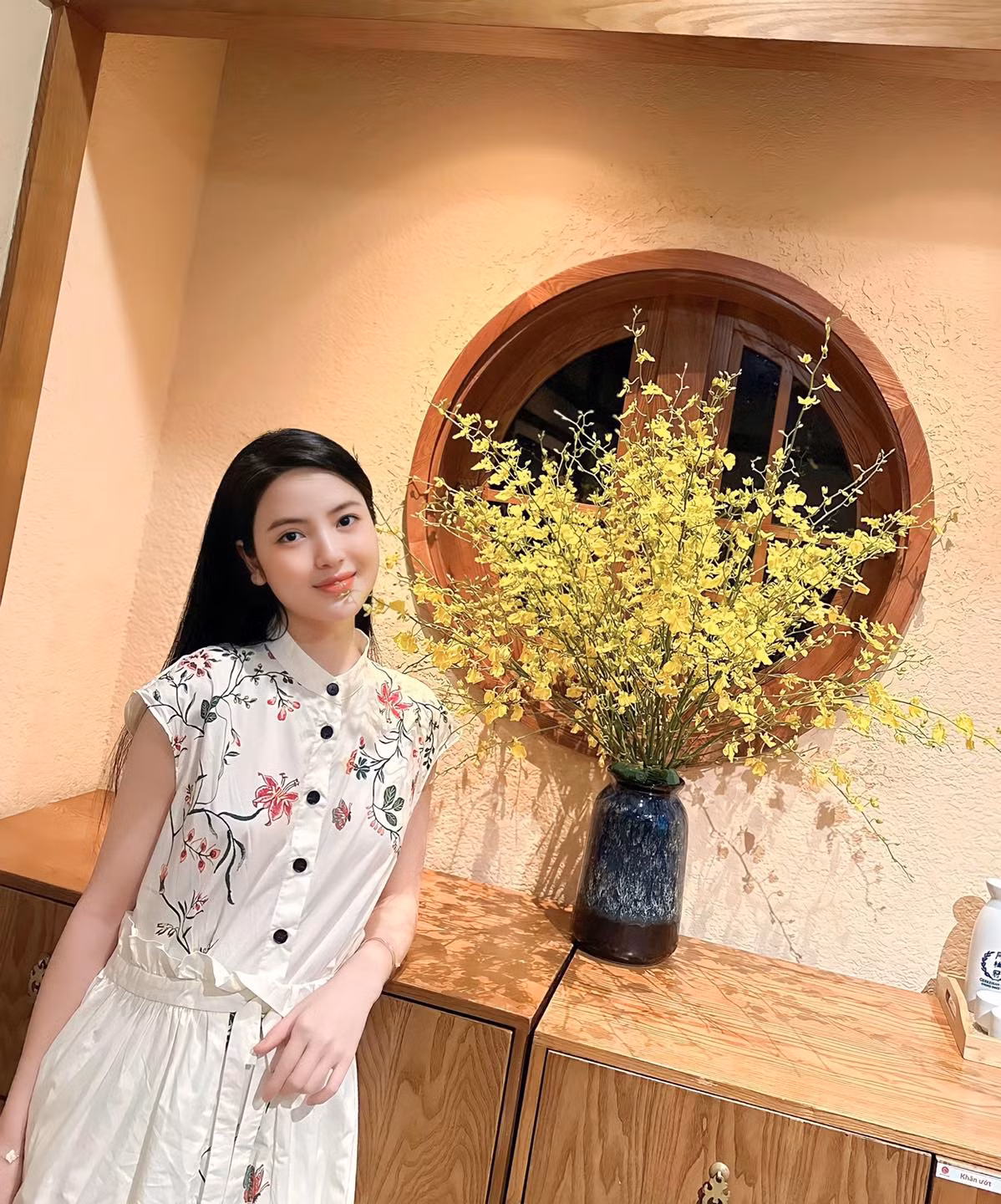 Thanh Huyền từng đăng ảnh khoe được bạn trai tặng nhẫn kèm theo dòng trạng thái ngọt ngào: "Em chỉ việc thích, mọi thứ để anh lo".