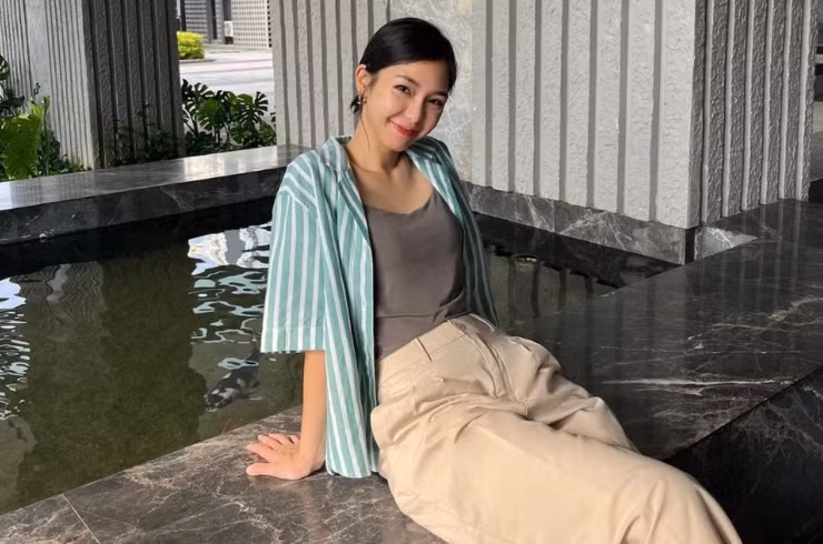 Trước khi vướng vào lùm xùm trên, nữ giáo viên này khá nổi tiếng trên MXH, cô sở hữu hàng triệu người theo dõi trên TikTok với các clip vui nhộn và nhiều điều bổ ích cho người hâm mộ.