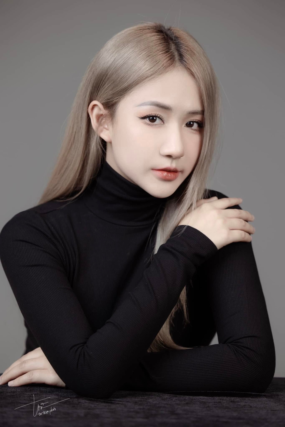 Trên trang cá nhân của mình, hot girl Liên Quân thường xuyên đăng tải cuộc sống, công việc, những kỷ niệm khoảnh khắc đẹp của bản thân.