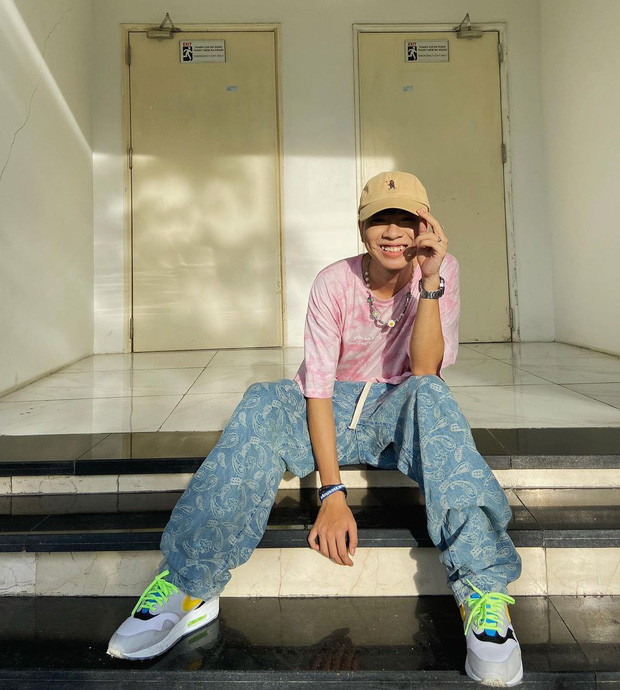 Đặc biệt, R.Tee cũng gửi lời xin lỗi đến Binz và các thành viên team FLY (tên đội Binz ở Rap Việt): Em xin lỗi Thầy, vì hình ảnh xấu xí của mình đã làm hỏng đi sự kì vọng của Thầy và cũng như làm ảnh hưởng tới những anh em trong FLY.