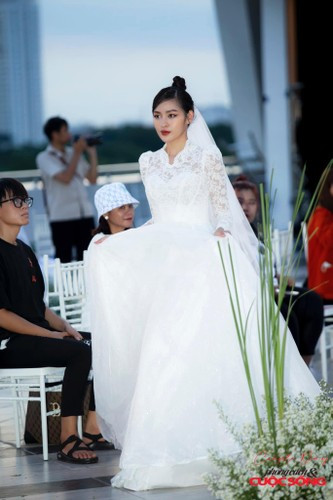 Thậm chí, nhiều người còn quan ngại với khả năng tiếng Anh hiện tại của Thanh Tâm liệu có trở thành "Engfa phiên bản Việt" hay không.