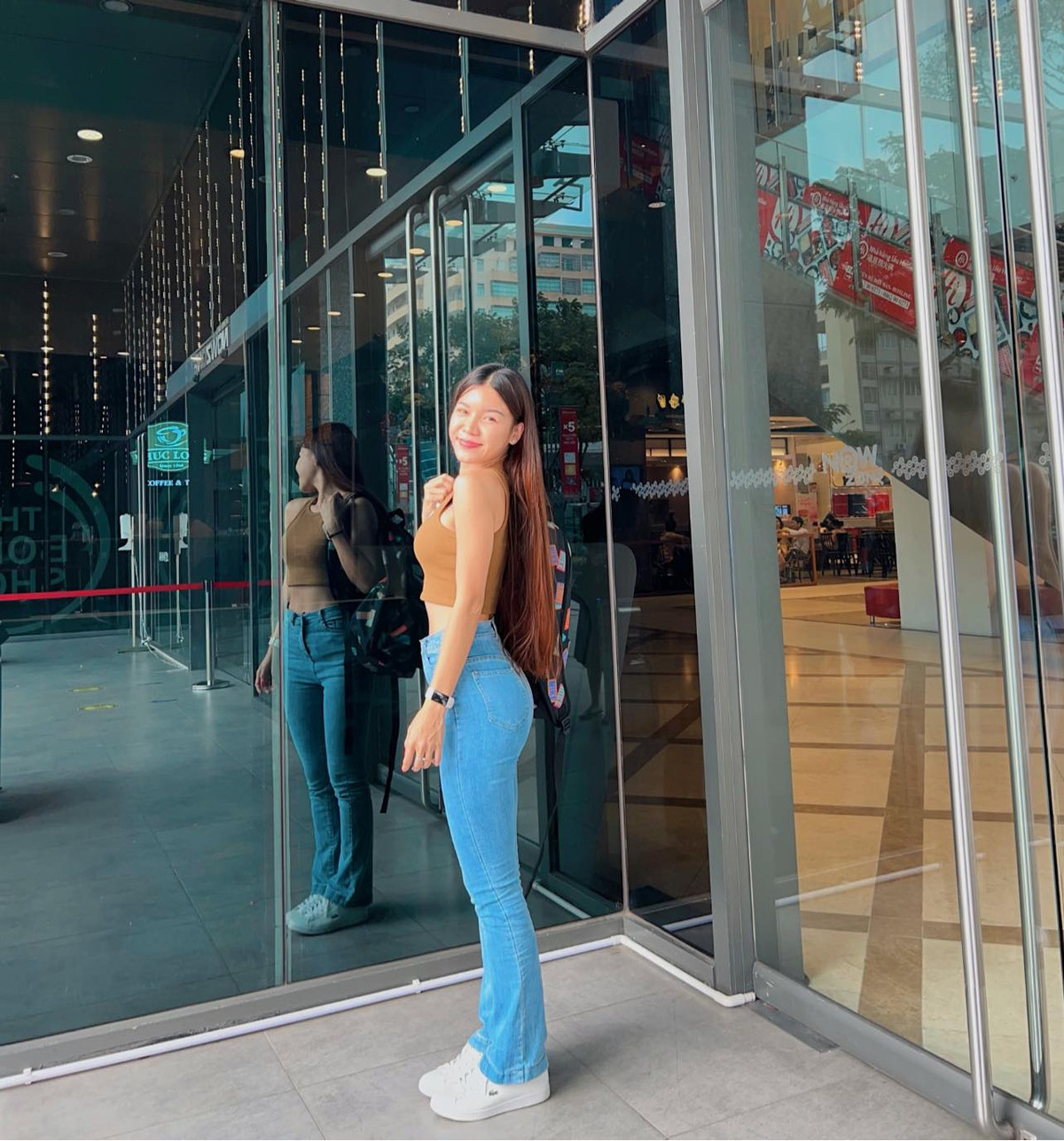 Còn về Yến Xuân, cô nàng được nhận xét càng ngày càng đẹp và đặc biệt chuyện tình với chàng thủ môn đội tuyển Việt Nam được NHM vô cùng chú ý.