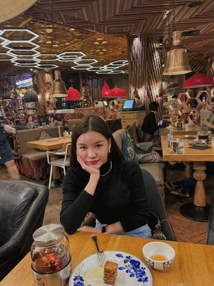 Yêu nhau đậm sau là vậy nhưng hiếm khi thấy Yến Xuân và Văn Lâm công khai chuyện tình cảm trên trang cá nhân. Điều này khiến NHM không khỏi hối thúc cả 2 công khai.