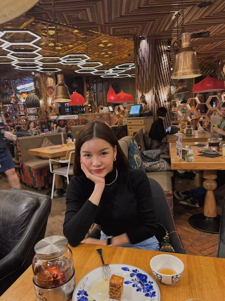 Yêu nhau đậm sau là vậy nhưng hiếm khi thấy Yến Xuân và Văn Lâm công khai chuyện tình cảm trên trang cá nhân. Điều này khiến NHM không khỏi hối thúc cả 2 công khai.