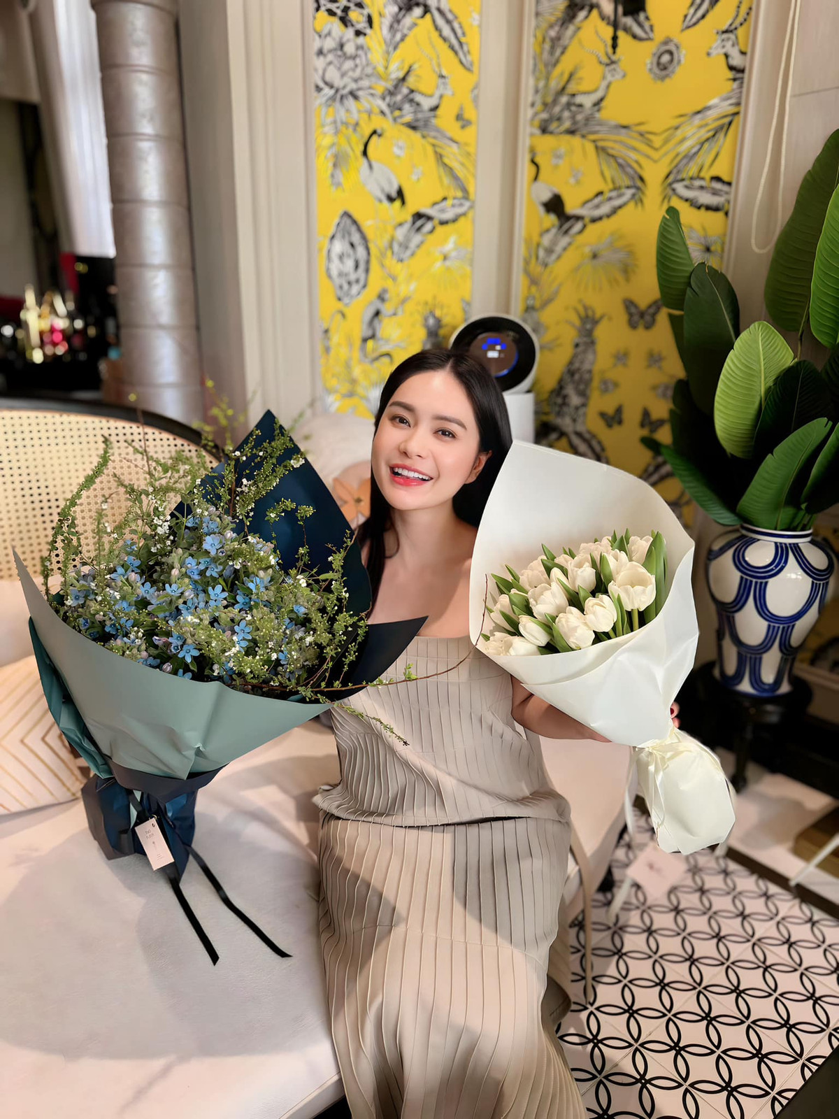 Được biết, vợ chồng Đoàn Di Băng chi 185 tỷ đồng để mua một căn biệt thự trong khu nhà này và từng gây xôn xao khi thuê NTK Thái Công thiết kế nhà mới với giá 7,5 tỷ đồng.