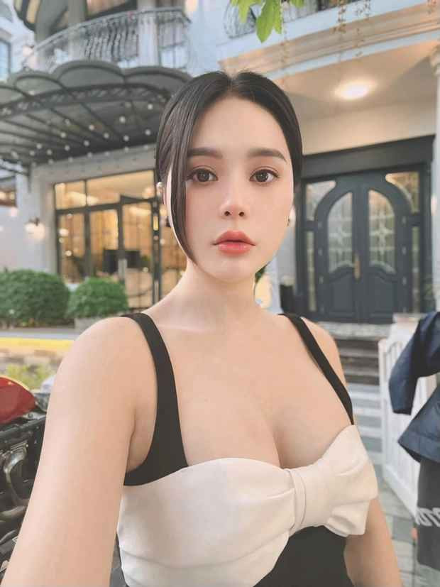 Mới đây, trên MXH lan truyền chia sẻ của nữ đại gia Đoàn Di Băng về khu nhà dành cho giới siêu giàu ở quận 7. Đây là khu biệt thự lâu đài Chateau thuộc đô thị Phú Mỹ Hưng nổi tiếng ở TP.HCM.