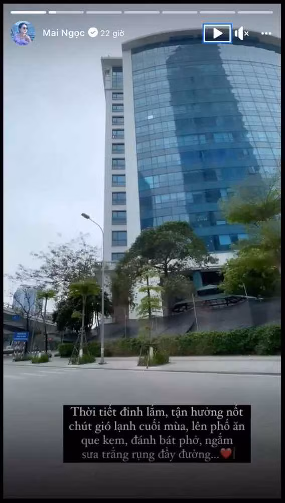 Vẫn là gương mặt xinh đẹp, lối dẫn chuyện cùng nụ cười rạng rỡ ấy, nhưng ai nấy đều dành lời khen cho nhan sắc nữ thần và vóc dáng chuẩn chỉnh của Mai Ngọc.