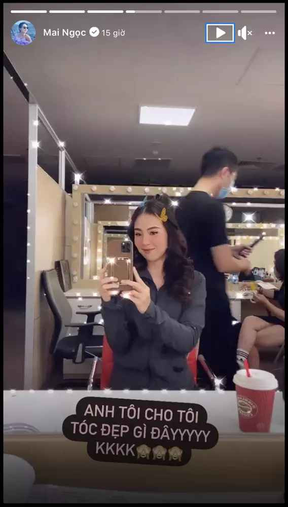 Bắt đầu vào giờ trang điểm, hôm nay lên sóng vào cuối tuần, chuyên gia trang điểm và Makeup Artist sẽ lên một “layout” sương sương cho Mai Ngọc…