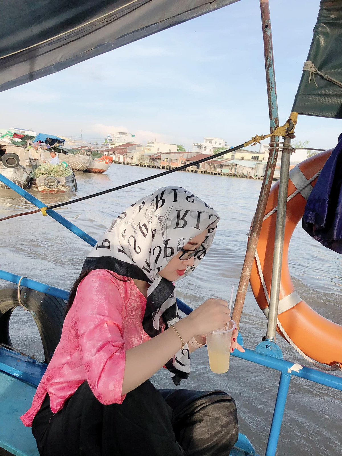 Trên trang cá nhân của mình, Hiếu thường xuyên đăng tải những bức ảnh đời thường.