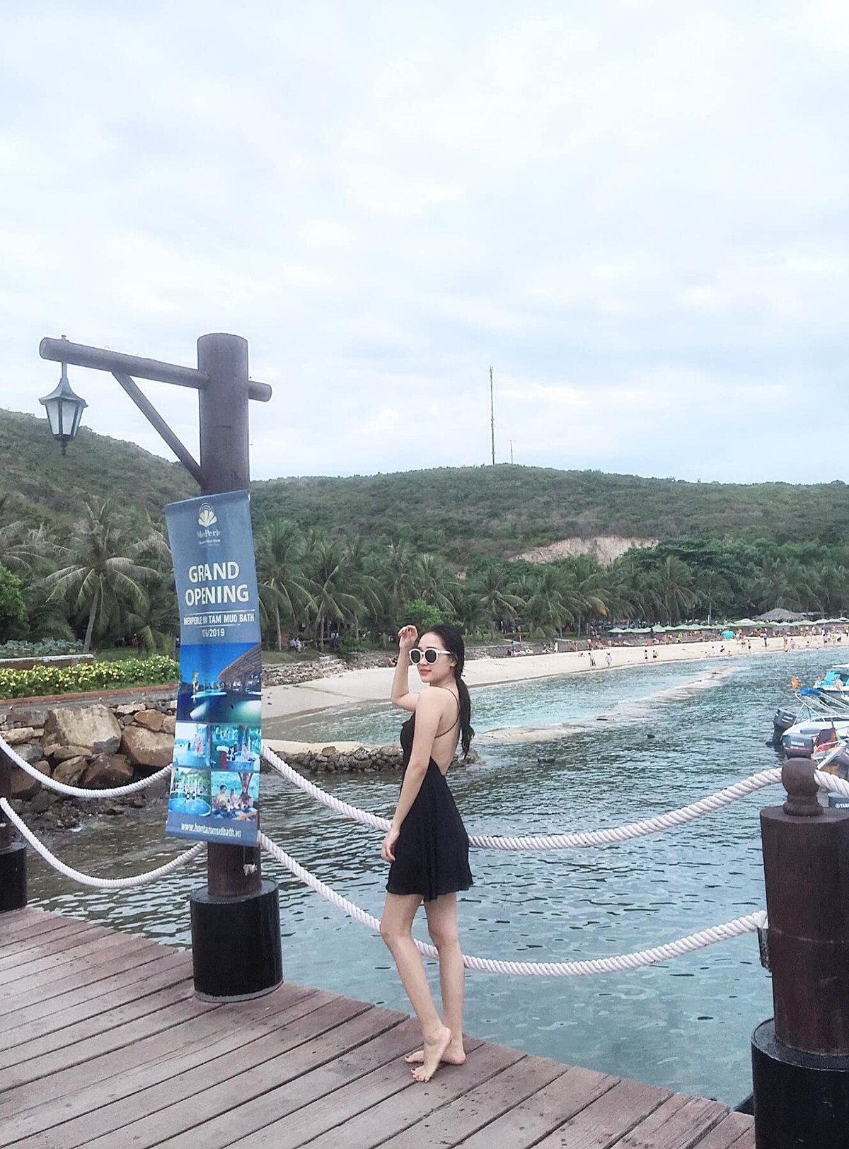 Việc quá kín tiếng trong chuyện đời tư cũng như tình duyên với tuyển thủ U22 Việt Nam khiến nàng WAGs mới của bóng đá Việt gây sự tò mò.