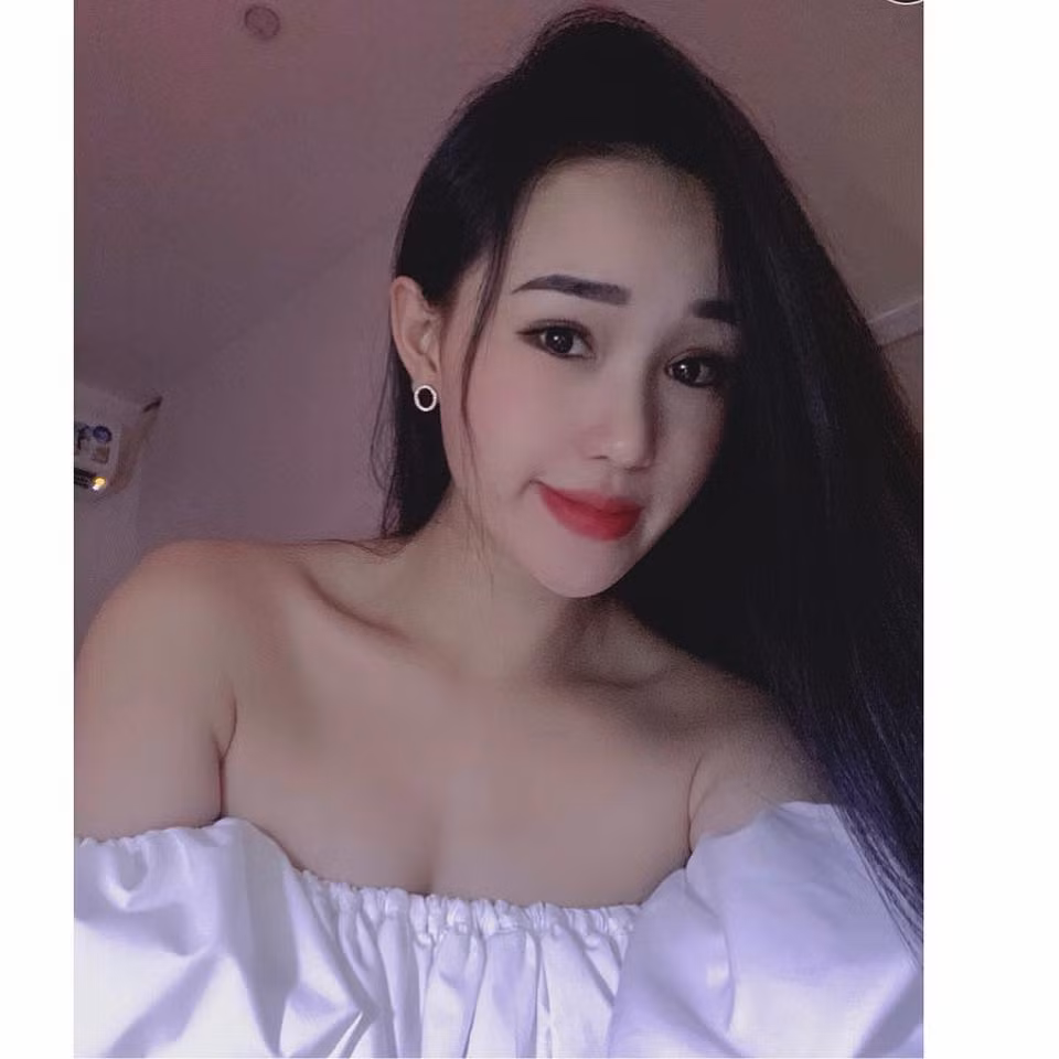 Tuy nhiên, bỏ qua những thông tin cá nhân, nhiều người vẫn dành vô vàn lời khen cho nhan sắc của vợ tương lai Tấn Tài.