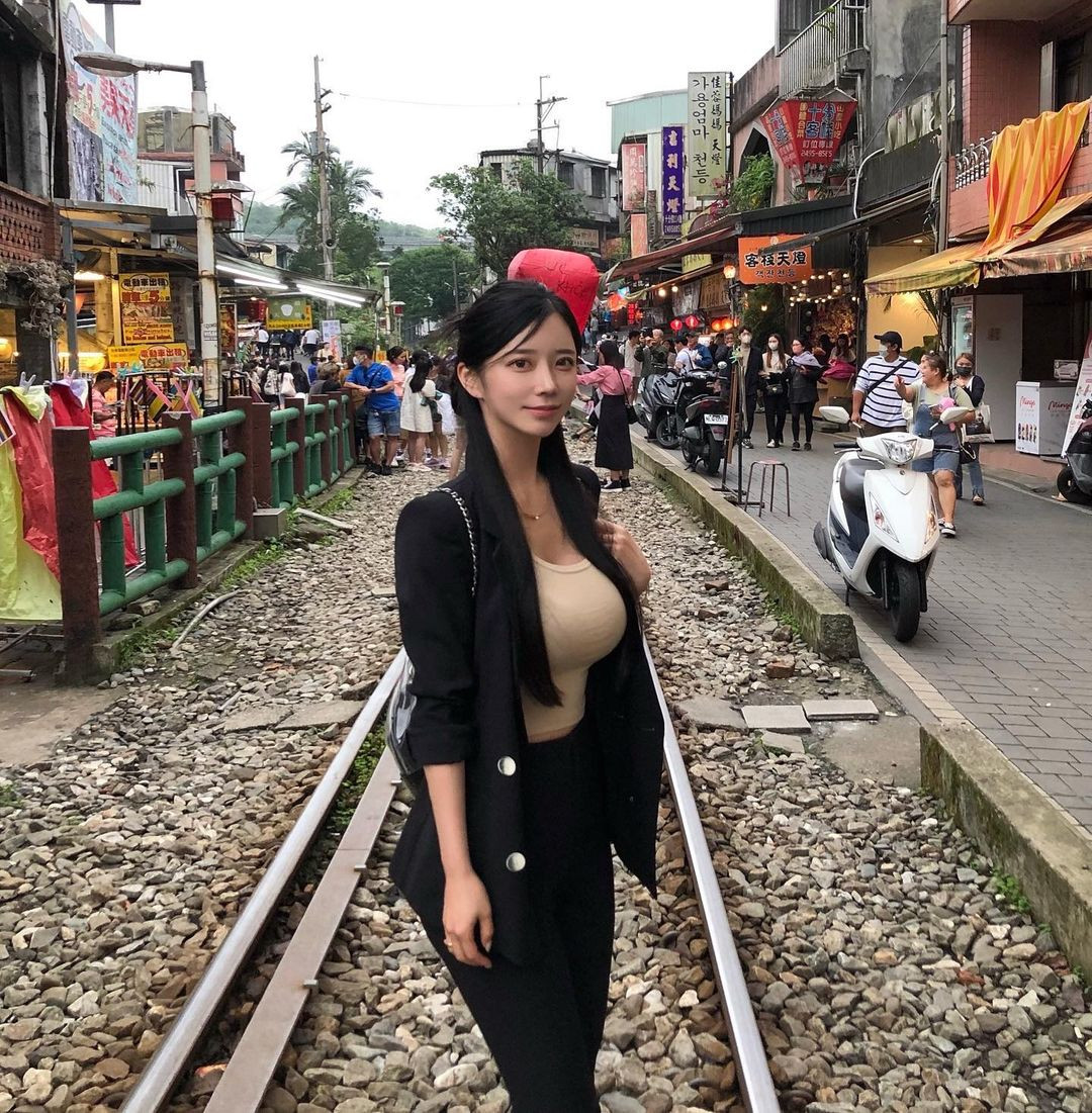 Jin Ye Young có gương mặt nhỏ và làn da đẹp