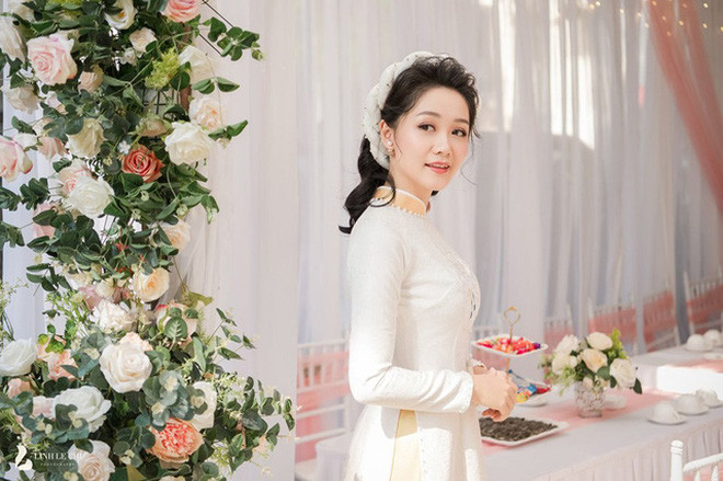 Dù nhìn ở góc độ nào, MC Thu Hà cũng toát lên vẻ quyến rũ trong ngày trọng đại của cuộc đời.