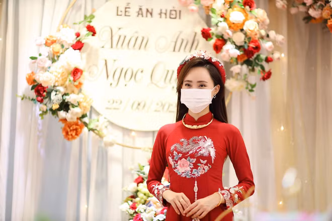 MC Xuân Anh - người dẫn quen thuộc trong các bản tin Thời tiết vừa bí mật làm lễ ăn hỏi vào ngày 22/9 vừa qua.