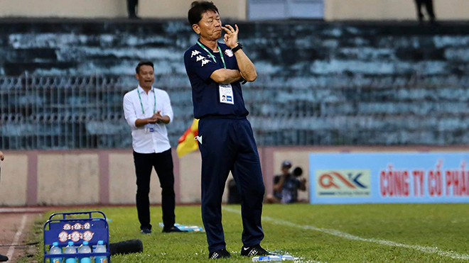 HLV Chung Hae-seong cũng có nhiều kinh nghiệm làm việc ở Việt Nam. Ông từng dẫn dắt HAGL, CLB TP.HCM ở V.League.