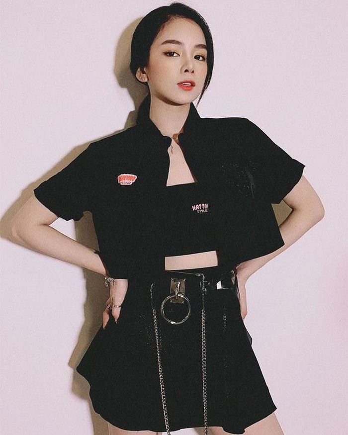 Mie được dân mạng đặt biệt danh là “búp bê DJ” nhờ có ngoại hình vừa đáng yêu, vừa nóng bỏng. Ngoại hình sáng, bắt sân khấu, cô gái sinh năm 1995 còn tham gia đóng phim ngắn, phim điện ảnh.