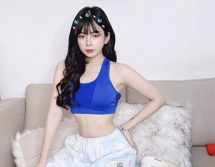 “Nửa kia” của cô là Hồng Thanh - quán quân Cười Xuyên Việt 2017. Cả hai thường dành cho nhau cử chỉ ngọt ngào, chia sẻ hình ảnh về đối phương trên mạng xã hội. Hiện 9X đang cố gắng hoàn thành ước mơ trở thành DJ kiêm producer.