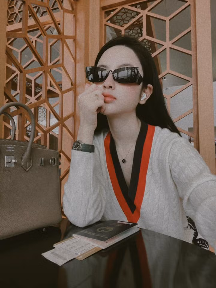 Sau khi hẹn hò không lâu, cả Quang Hải và Chu Thanh Huyền đều đưa đối phương về ra mắt gia đình.