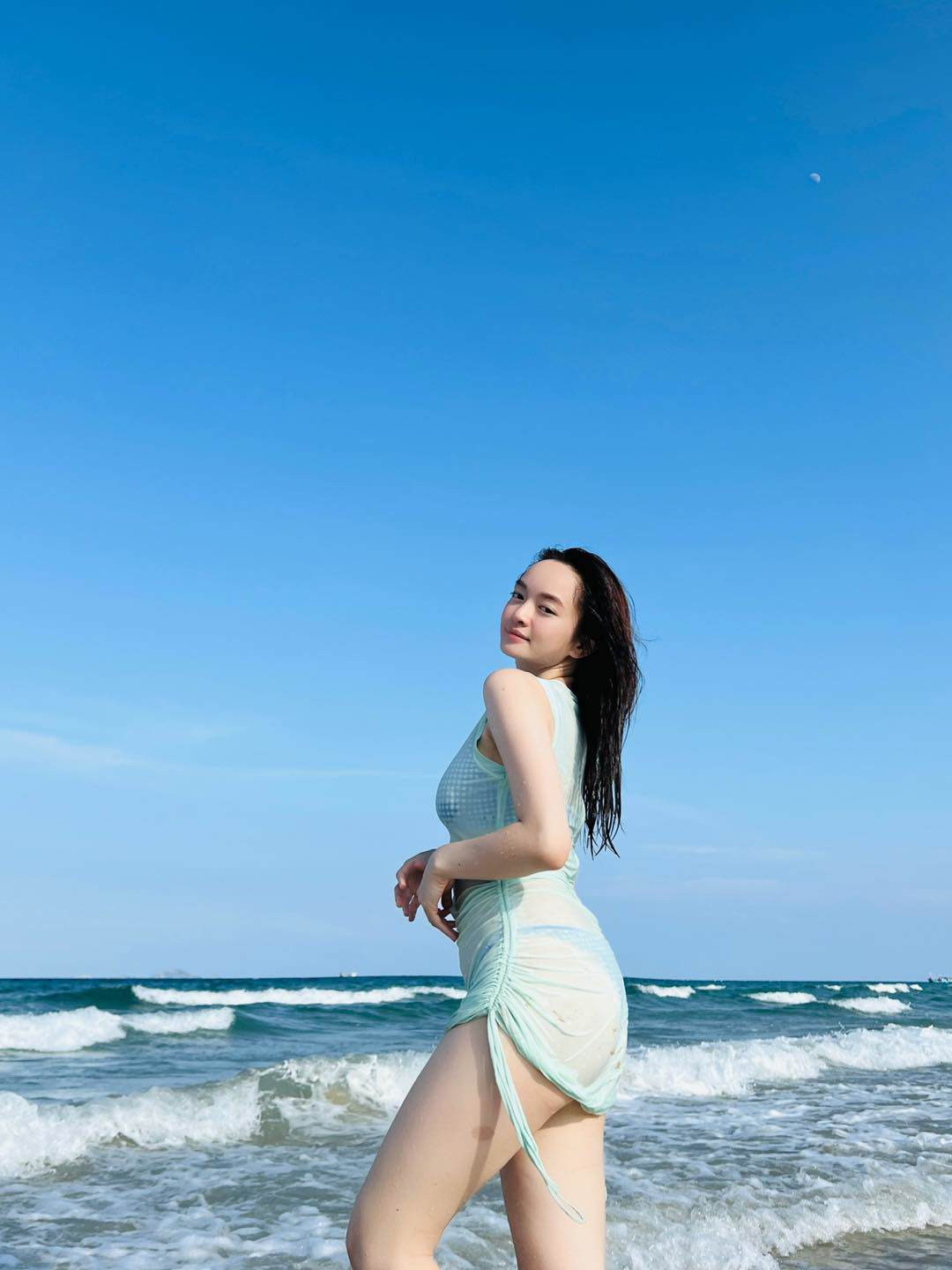 Kaity Nguyễn ăn đủ bữa, nhưng ăn nhiều rau xanh, các thực phẩm sạch, hạn chế ăn đồ ăn nhanh và đồ ăn chứa nhiều chất bảo quản, dầu mỡ. Cô thay cơm bằng việc ăn salad từ các loại rau, củ, quả.