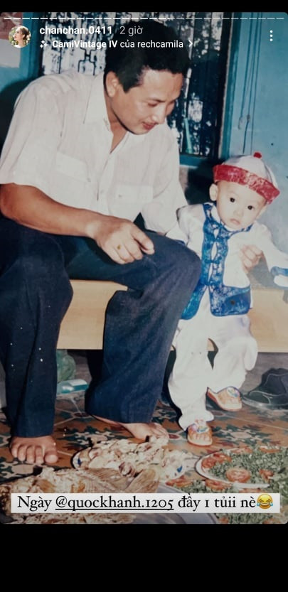 Xoài Non cũng tâm sự về gia đình mình trên trang cá nhân: "Cách đây vài hôm mình có ngồi xem lại những tấm hình cũ, hôm đấy khi mình nhìn tấm hình này mình cứ nhìn mãi rồi khóc. Thời gian trôi nhanh quá, mình thì ngày càng lớn lên và bố mẹ mình thì ngày càng già đi...