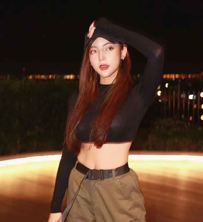 Khongchak được cho lợi dụng sự nổi tiếng để mời gọi người theo dõi gửi tiền vào tài khoản của mình, hứa hẹn lợi nhuận cao. Theo một trang mạng xã hội, chủ kênh Youtube gần 1 triệu subscribe này này đã trốn sang Malaysia.