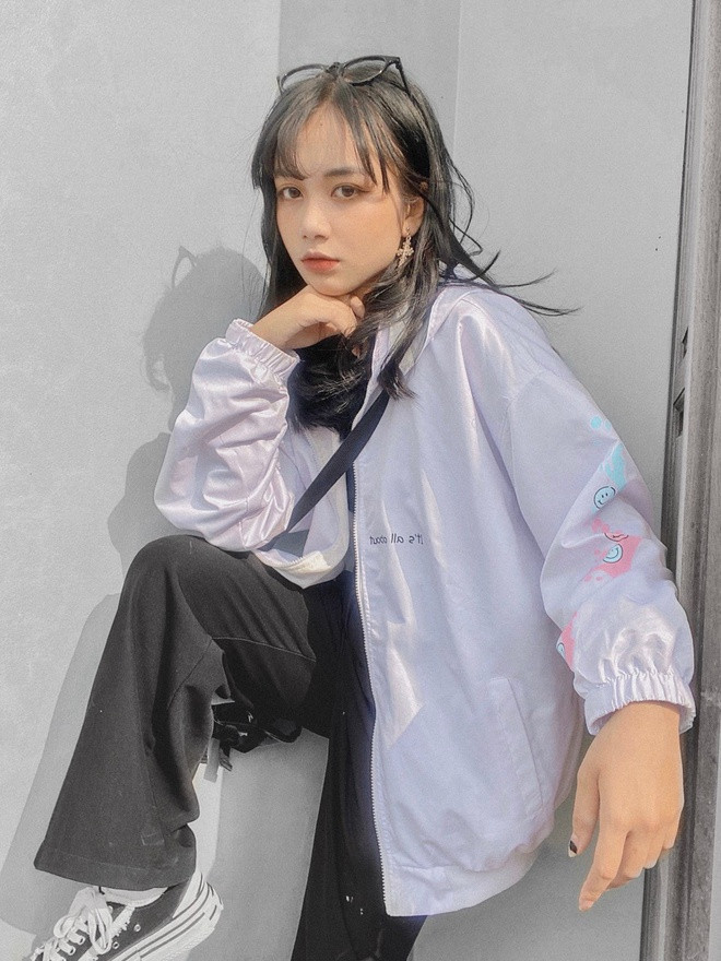 Từng là nữ sinh rụt rè khi học cấp 3, lên đại học, Diệu Anh mới dần cởi mở hơn, tham gia CLB Nhiếp ảnh và Truyền thông cũng như một số sự kiện trong trường.