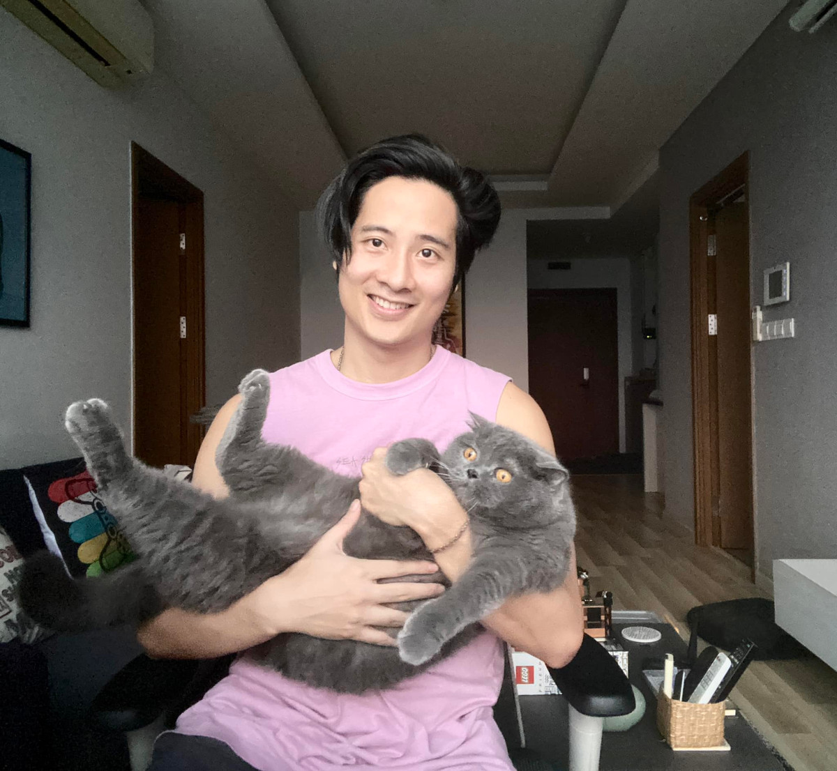 Được biết đây là lần thứ 2 JVevermind đăng hình cùng người yêu. Trước đó vào năm 2020, nhân dịp lễ tình nhân, anh cũng từng post khoảnh khắc hạnh phúc bên bạn gái.