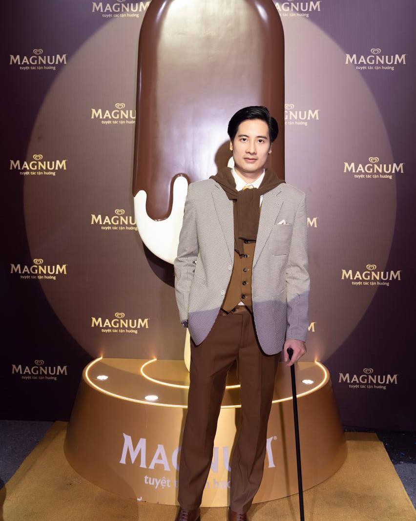 Dù tần suất ra video không quá đều đặn song chỉ cần xuất hiện, hot vlogger đời đầu vẫn thu hút được nhiều sự chú ý cùng những lời khen từ cư dân mạng.