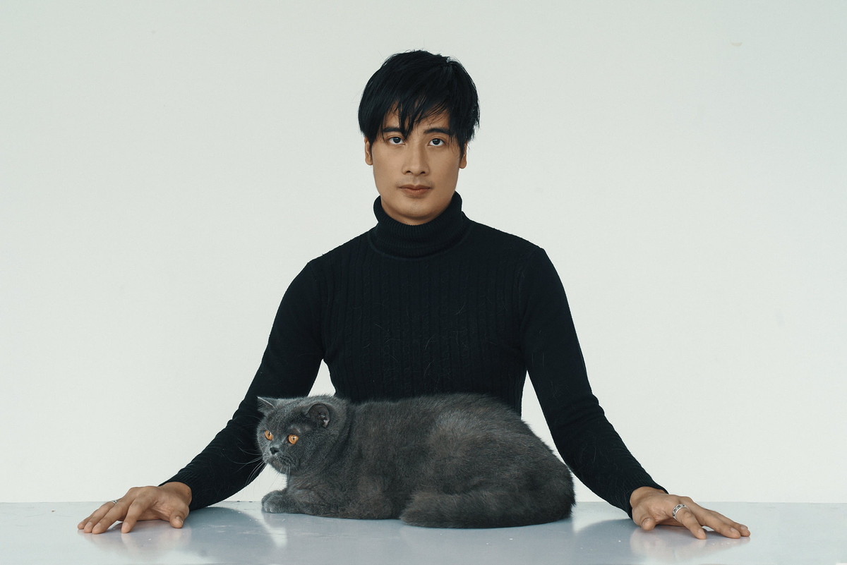 Hiện tại, đây là 2 bức hình duy nhất chụp cùng người yêu xuất hiện trên trang cá nhân của nam vlogger.