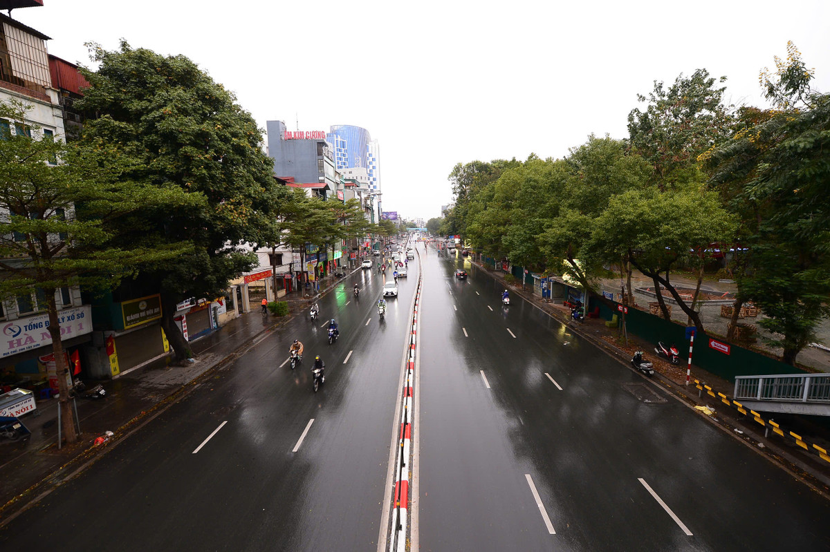 Mật độ giao thông ở nhiều tuyến phố hướng ra ngoài khu trung tâm cũng giảm dần.