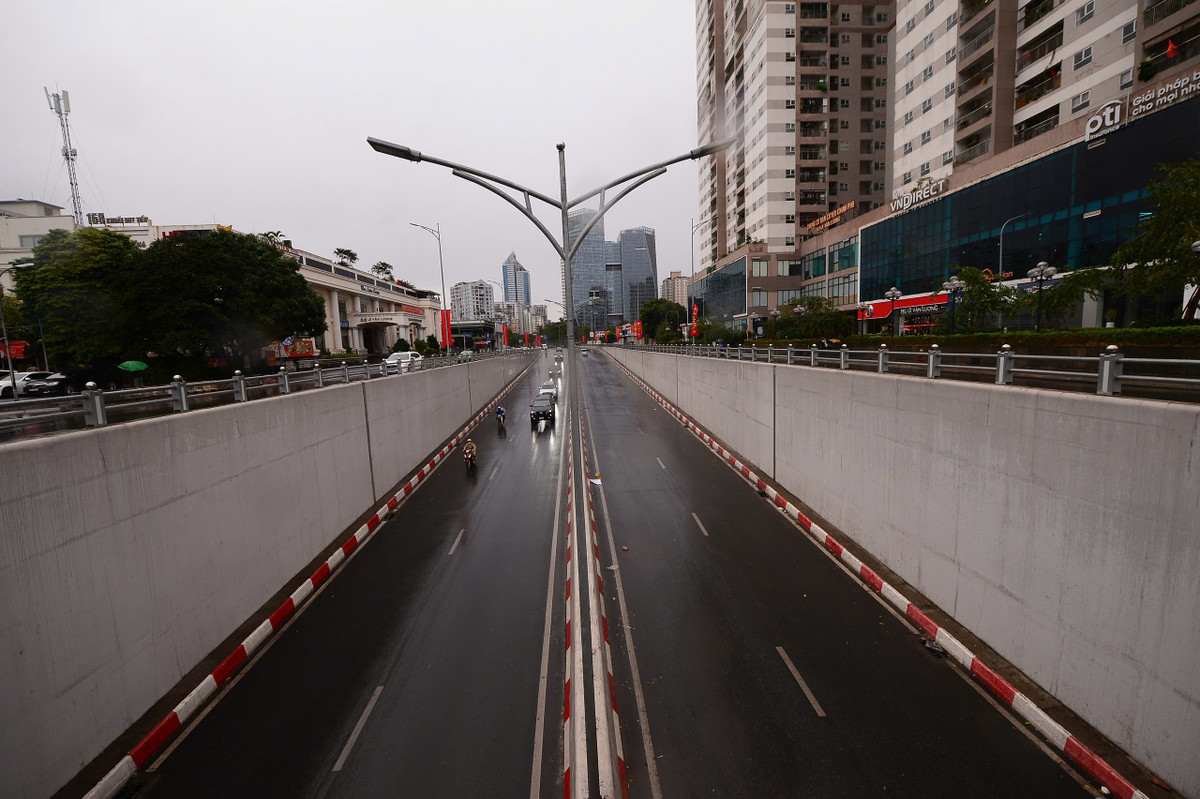 Nút giao thông hầm Lê Văn Lương - Tố Hữu.