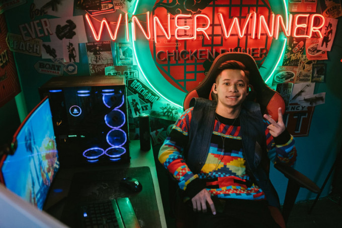 Bên cạnh việc livestreame mỗi ngày, Độ Mixi cũng xuất hiện trong không ít quảng cáo của các tựa game.