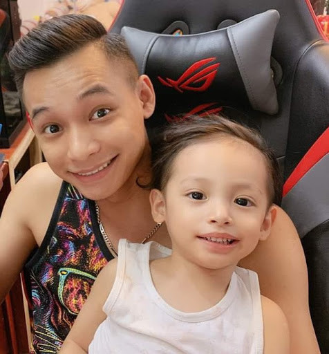 Những livestream của Độ Mixi thu hút hàng ngàn người theo dõi mỗi khi lên sóng, không chỉ bởi cách nói chuyện dễ gần mà còn đến từ việc khẳng khái của anh.