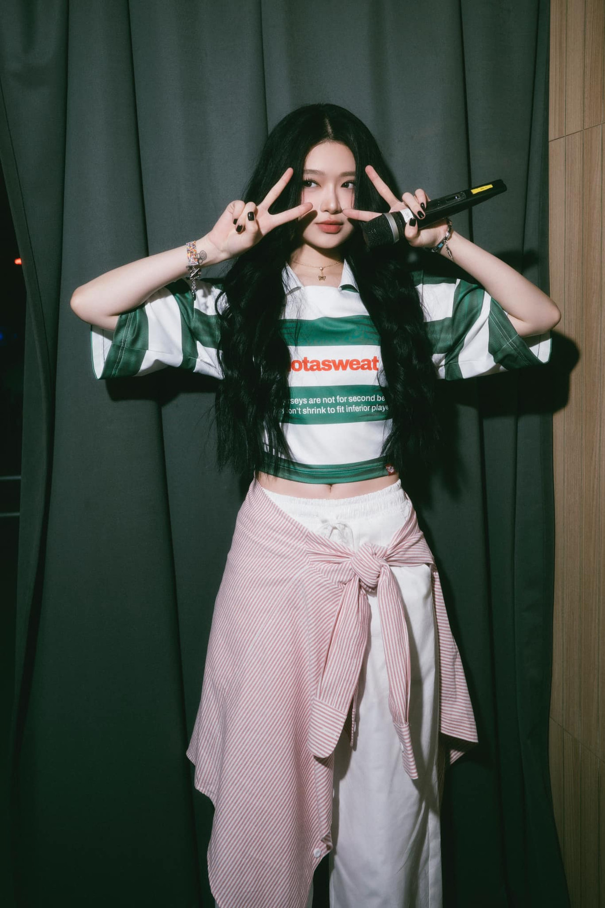 Trên các trang mạng xã hội của mình, Linh Ka có được hàng triệu người theo dõi, lượng tương tác trung bình mỗi bài viết đều đạt được thông số ấn tượng.