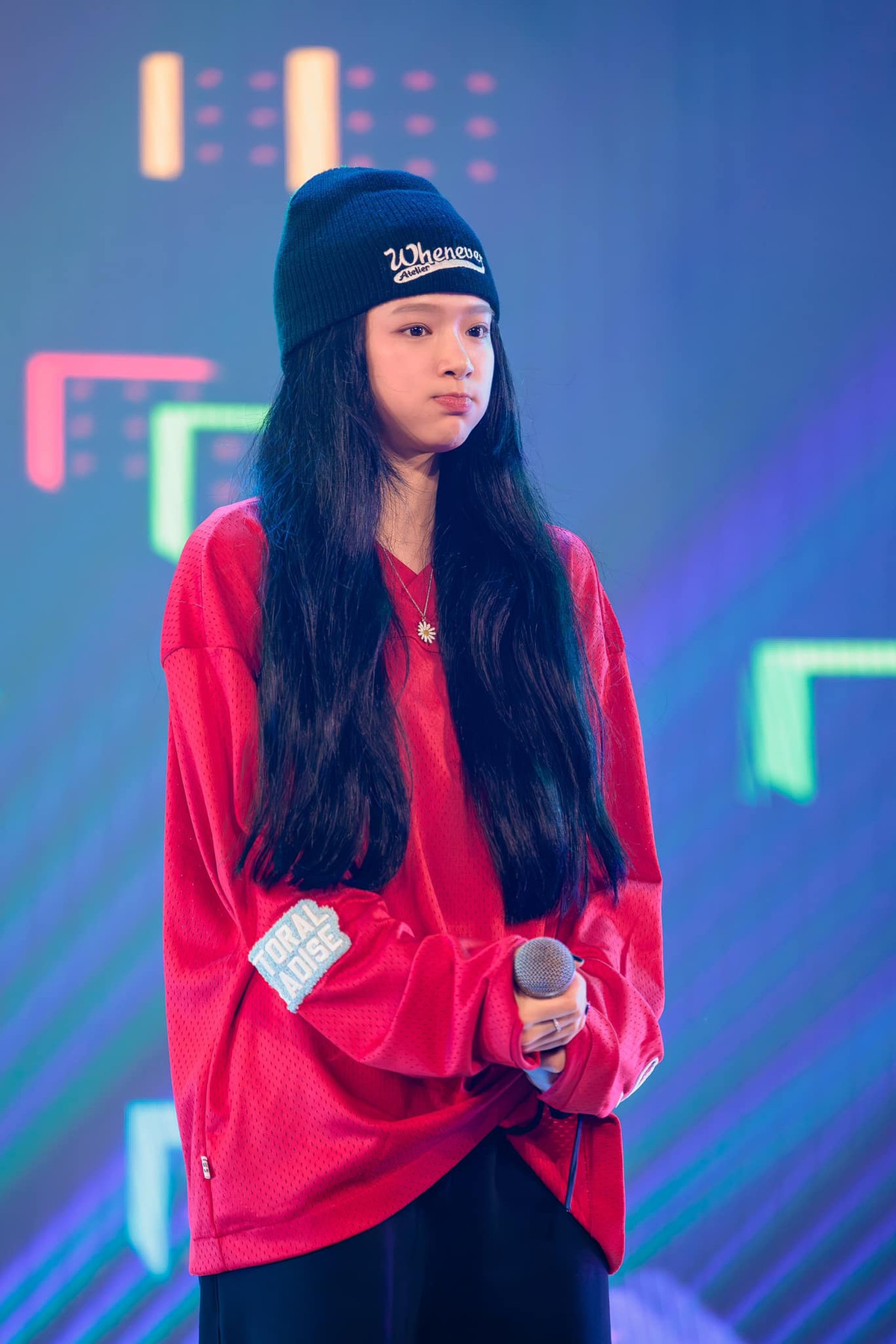 Được cộng đồng biết đến là gái xinh tuổi teen nông nổi những năm gần đây Linh Ka ngày càng trưởng thành, nỗ lực hoàn thiện bản thân, xóa mờ dấu ấn thị phi trong quá khứ.