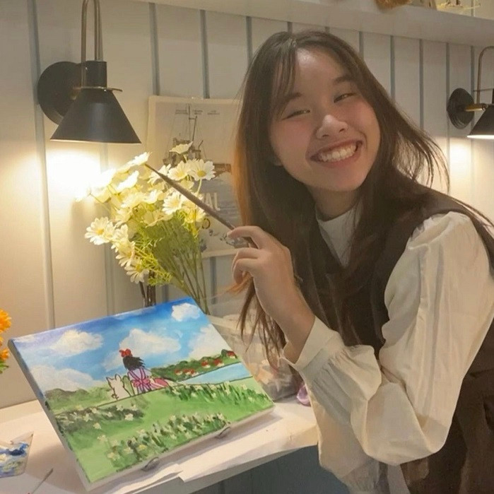 Tuy nhiên, tất cả cơ hội học tập ở nước ngoài đều là Vừng tự săn học bổng. Ngay từ khi 15 tuổi, cô bạn đã giành được suất học bổng đầu tiên đi du học tại trường UWC ISAK Japan (Nhật Bản).