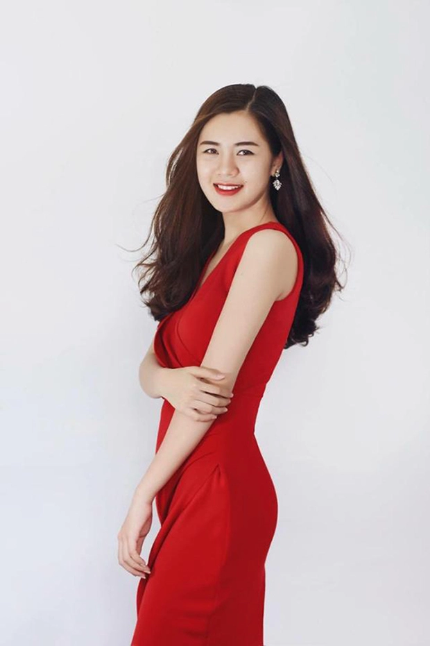 Hơn nữa, thời gian trôi qua, nhan sắc của Thùy Phương ngày càng đằm thắm, mặn mà.