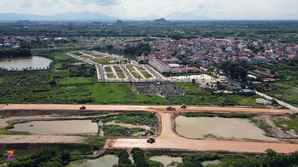 Dự án đường Vành đai 4 vùng Thủ đô đang thành hình ngay sát khu đất đấu giá được coi là một trong những lý do khiến giá đất tăng chóng mặt.